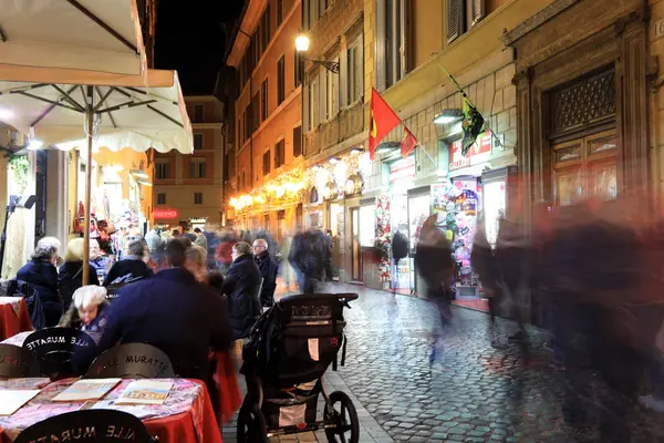 ROME - DEC 28 : Rue de la Nuit à Rome, 28 décembre 2018, Italie. Ro — Photo