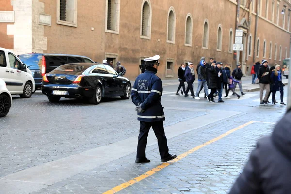 罗马-1月3日: 罗马警方控制在罗马的街道 3 Janua — 图库照片
