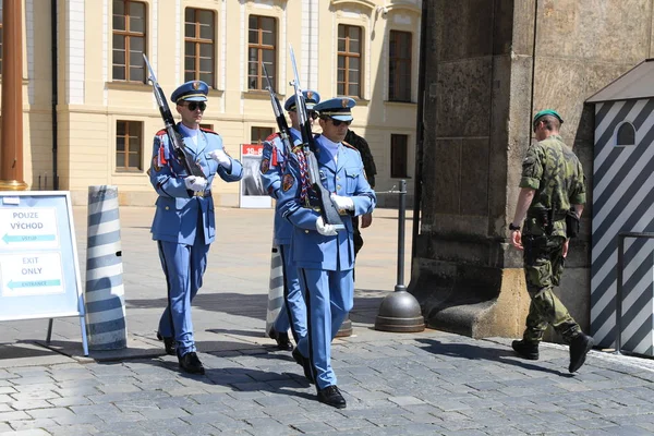 Prag, Tschechische Republik - 18. Juni 2019: Fragment des feierlichen c — Stockfoto