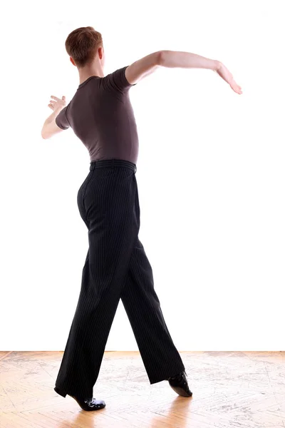Beyaz Arka Plana Karşı Balo Salonunda Dansçı — Stok fotoğraf