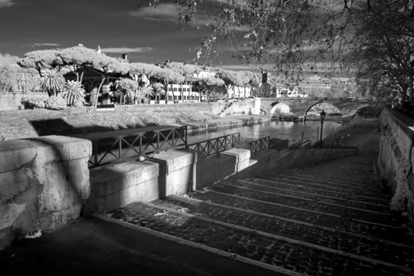 Побережье Реки Тибр Риме Италия — стоковое фото