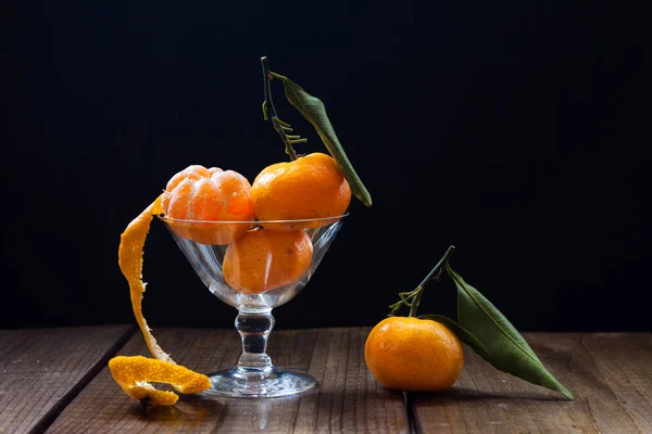 Tangerines Mandarins Citrus Fruits Leaves Glass Rustic Wooden Background Still — Stock Photo, Image