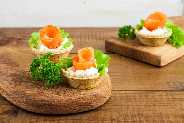 Tartlets with salmon. — Stock Photo, Image