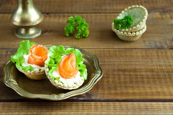 Tartlets with salmon. — Stock Photo, Image