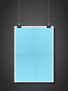 Katlanmış kağıt siyah arkaplanda asılı.