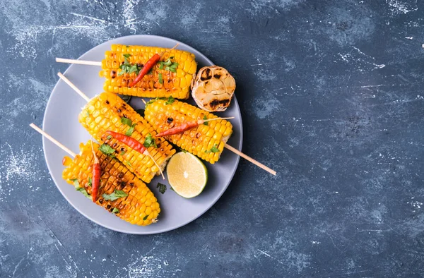 Grilled Corn Cobs Delicious Summer Snack Parsley Chili Peppers Lime — Stock Photo, Image