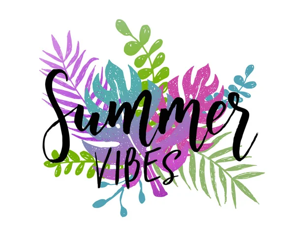 Summer Vibes Calligraphie Moderne Manuscrite Sur Feuilles Tropicales Botaniques Abstraites — Image vectorielle