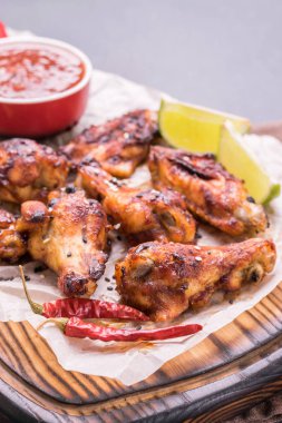 Fırında tavuk kanadı.