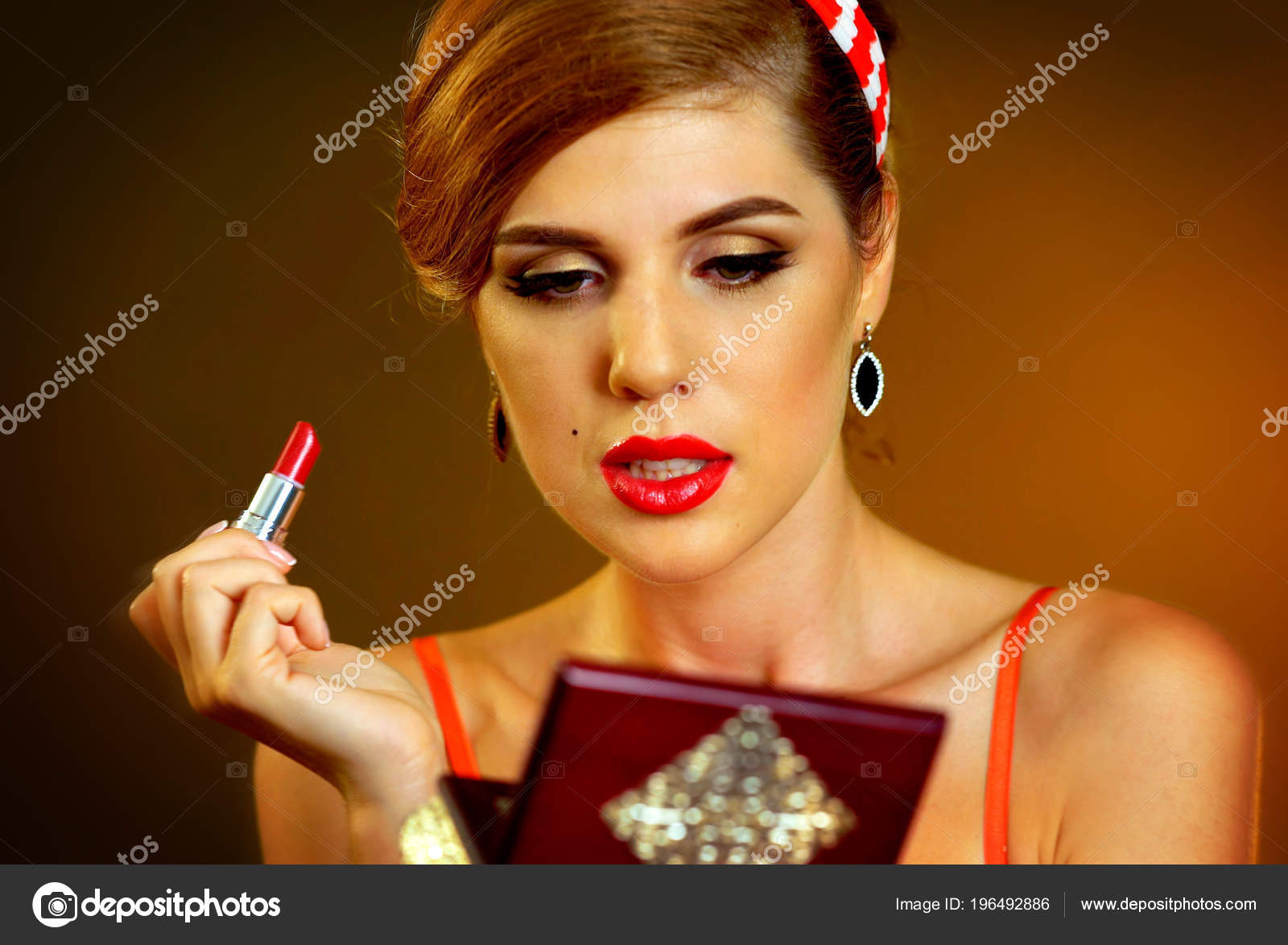 Fille En Pin Up Style Retro Maquillage Photographie Poznyakov C