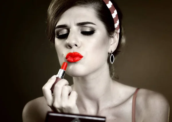 Girl in pin up retro style make make up. — Stock Photo, Image