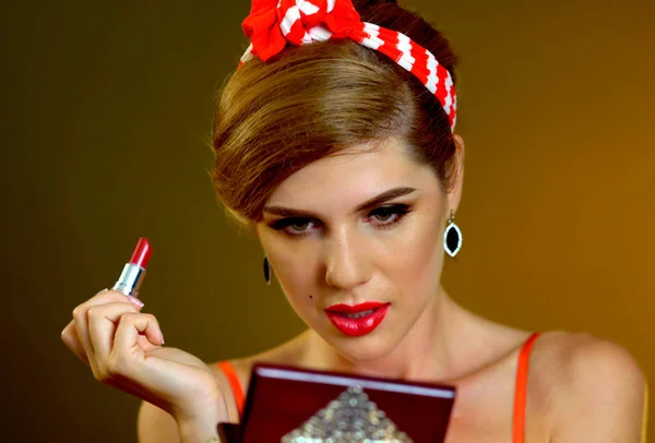 Girl in pin up gaya retro make up . — Stok Foto