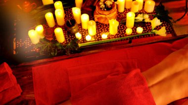 Masaj spa salonu içinde kadın. Standart iç oryantal terapi .