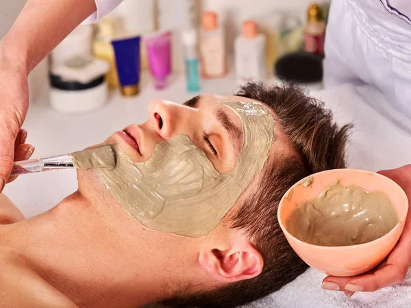 Mud facial mask of woman in spa salon. Face massage . — Stock Photo, Image