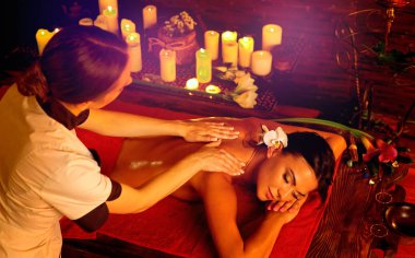 Menstruasyon ve aromaterapi kadın getting kurtulmak uykusuzluk