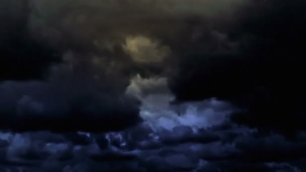 Upływ czasu burzy chmur na niebie z błyskiem błyskawica zła pogoda. — Wideo stockowe