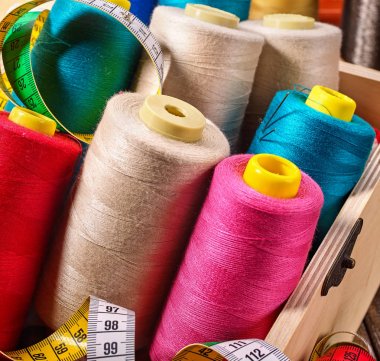 Overlok ve ölçüm bandı için bobin iplikleri