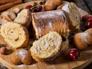 Gemide haddelenmiş bisküvi ve kum çikolatalı kurabiye