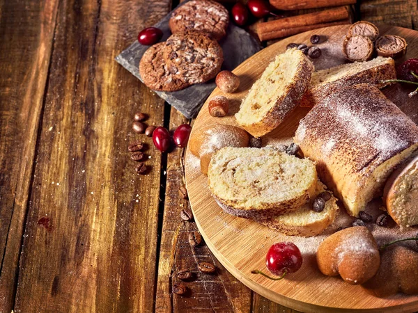 Gerold koekjes en zand chocolade koekjes aan boord — Stockfoto