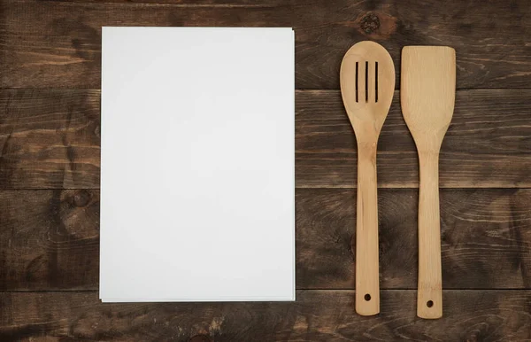Keukengerei Van Hout Blanco Vellen Papier Voor Recepten Hout — Stockfoto