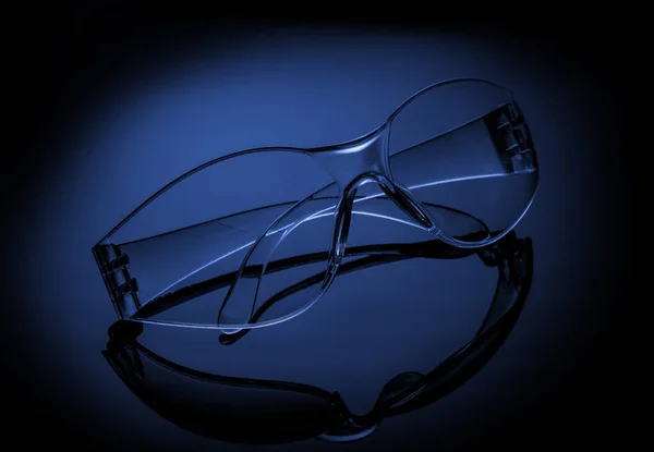 Lunettes Sécurité Sur Fond Bleu — Photo