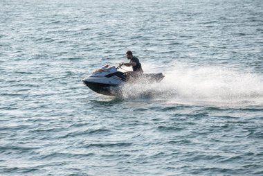 Jet ski veya kapalı Ilfracombe okyanusta dalga runner