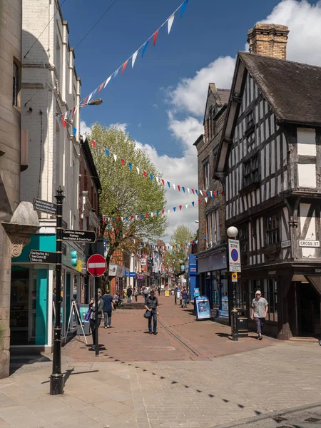 Nakupující na ulici Bailey v Oswestry, Shropshire — Stock fotografie