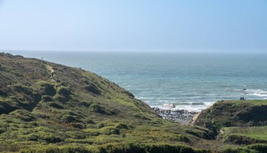 Okyanus tarafından yürüyüşçüler Hartland Quay Devon'deki / daki oteller