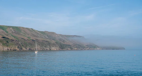 Costa rochosa da Ilha de Lundy ao largo de Devon — Fotografia de Stock