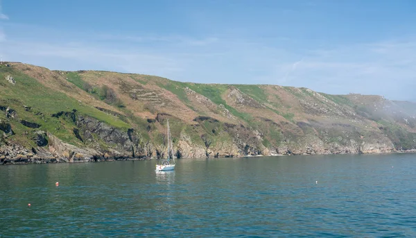 デヴォン オフ Lundy の島の岩海岸 — ストック写真