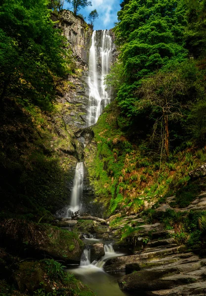 Alta cascata di Pistyll Rhaeadr in Galles — Foto Stock