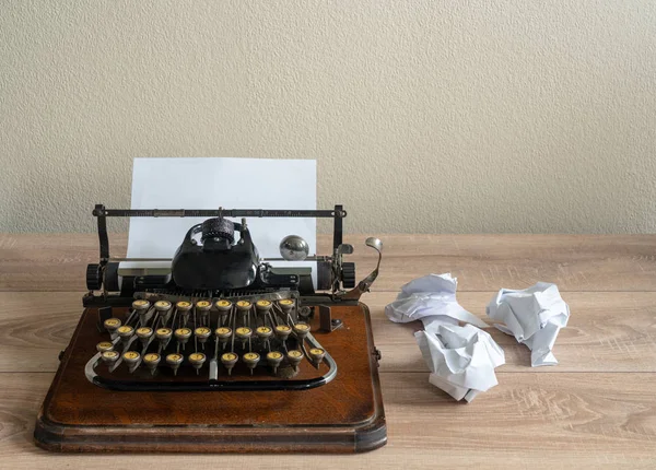 Old antique portable typewriter with screwed up paper on desk — Stock Photo, Image