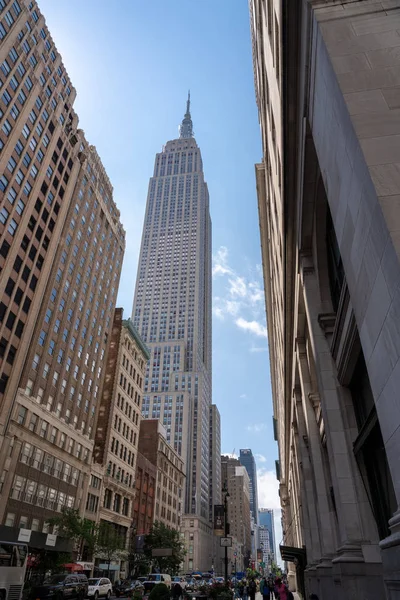 Empire State edifício de nível de rua em Nova York — Fotografia de Stock