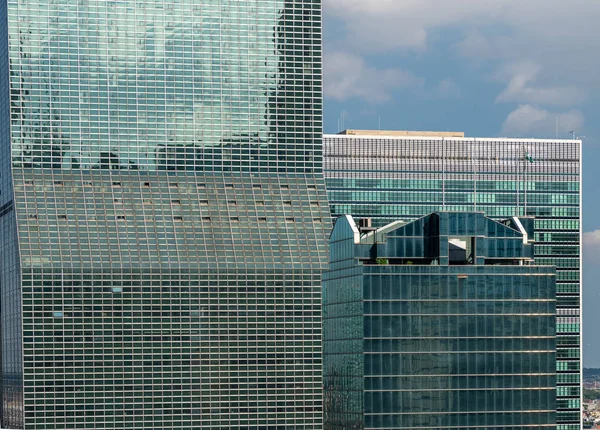 Εκατοντάδες παράθυρα γραφείου στην Νέα Υόρκη ουρανοξύστης — Φωτογραφία Αρχείου