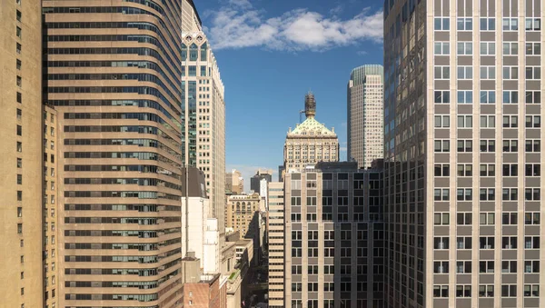 Paisagem de edifícios de escritórios em torno da 45th Street em Nova York — Fotografia de Stock