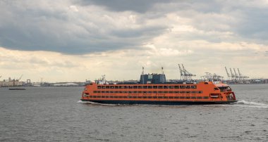 Staten Adası feribot Manhattan'dan yelken