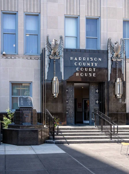 Tio budorden utanför County Court House i Clarksburg West Virginia — Stockfoto