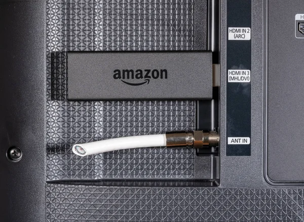 Amazon Fire Tv streaming stick řezu anténní kabel — Stock fotografie