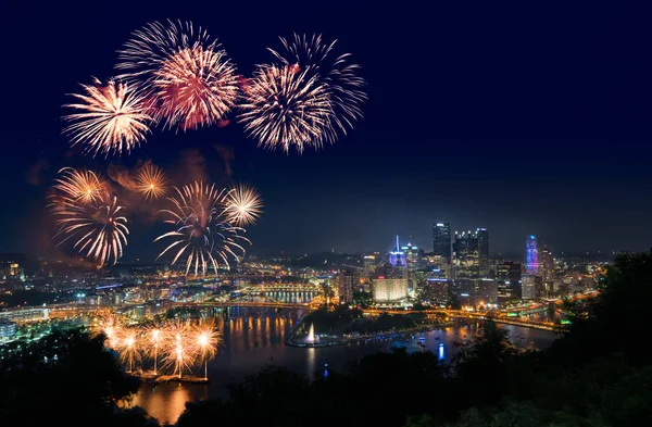 Fireworks over Pittsburgh for Independence Day — Stock Photo, Image