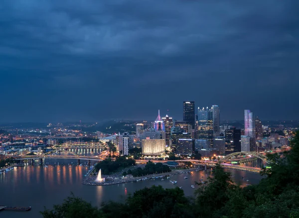 Stadtbild von Pittsburgh am Unabhängigkeitstag — Stockfoto