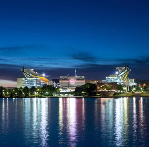 Skyline von Pittsburgh bei Nacht — Stockfoto