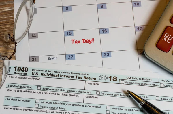 Form 1040 Simplified allows filing of taxes on postcard — Stockfoto
