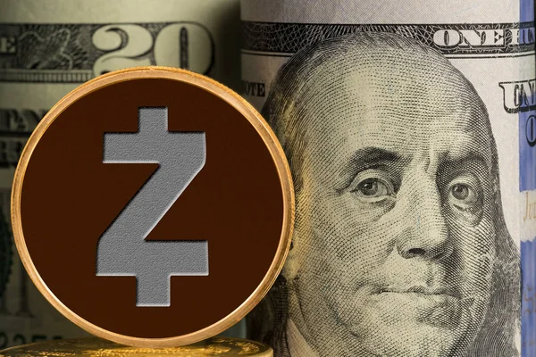 Single Zcash coin in front of bank rolls of US currency — Stock Photo, Image