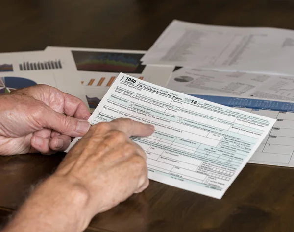 Uproszczony formularz 1040 pozwala zgłoszenia podatków od pocztówka — Zdjęcie stockowe