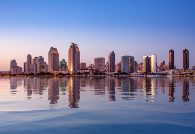 San Diego manzarası üzerinden Coronado gün batımında
