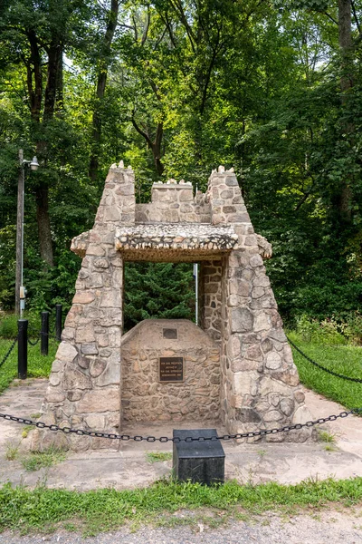 Pinoak-Brunnen am Straßenrand in Westvirginien — Stockfoto