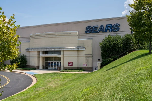 Vchod do obchodu Sears v Dulles Town Center Loudon County, Virginie — Stock fotografie
