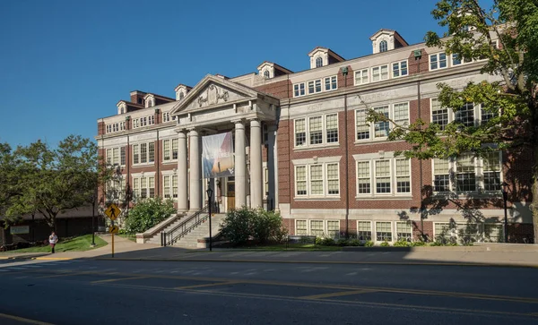 Colson Hall en la Universidad de West Virginia en Morgantown WV — Foto de Stock