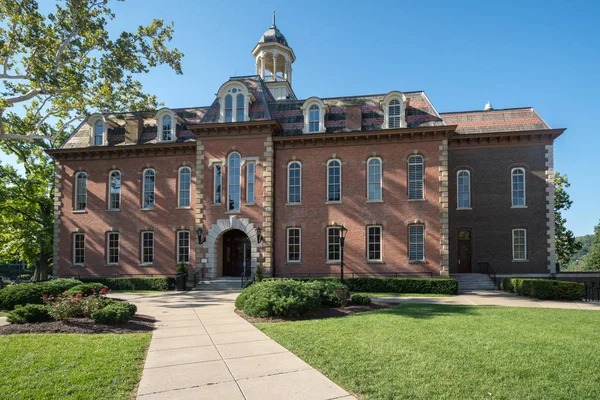 Martin Hall w West Virginia University w Morgantown, Wv — Zdjęcie stockowe