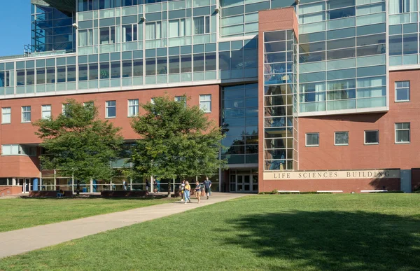 Bâtiment des sciences de la vie à l'Université de Virginie Occidentale à Morgantown WV — Photo