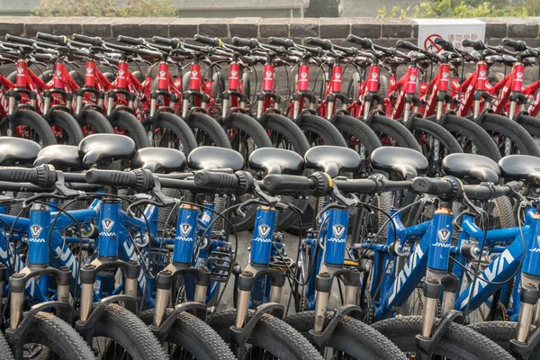 Аренда велосипедов для городской стены в Сиань, Китай — стоковое фото